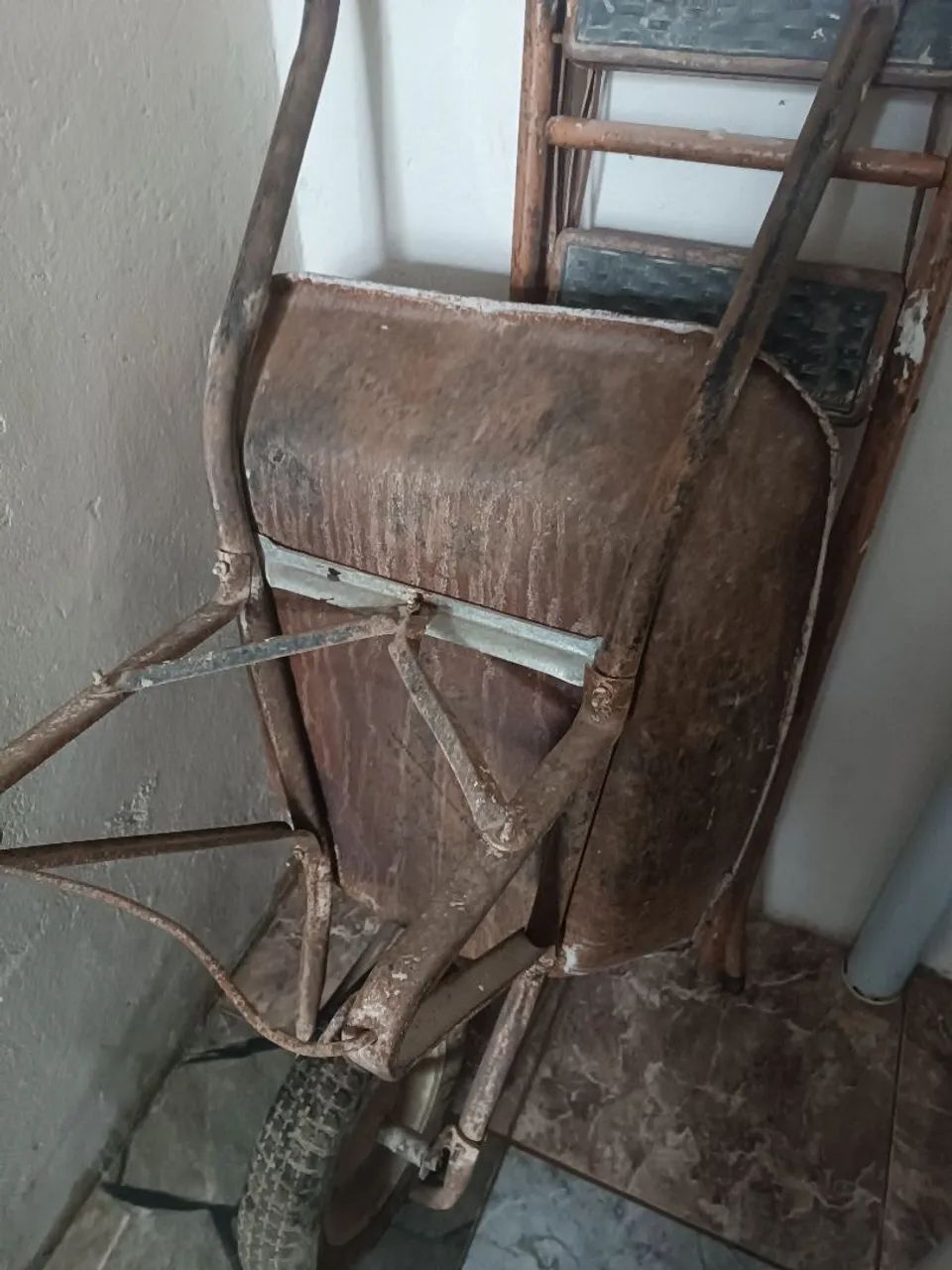 Carinho de mão 64385781923073122