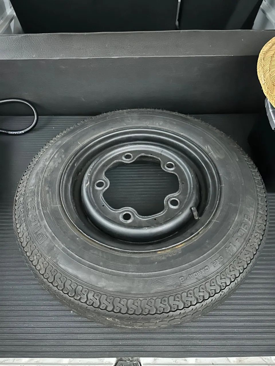 Estepe Kombi Roda 5x205 com Pneu Pirelli 5.90 r14