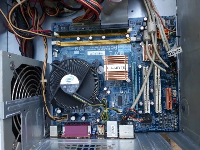 Placa mãe GIGABYTE FSB1066 - GA-945GCMX-S2