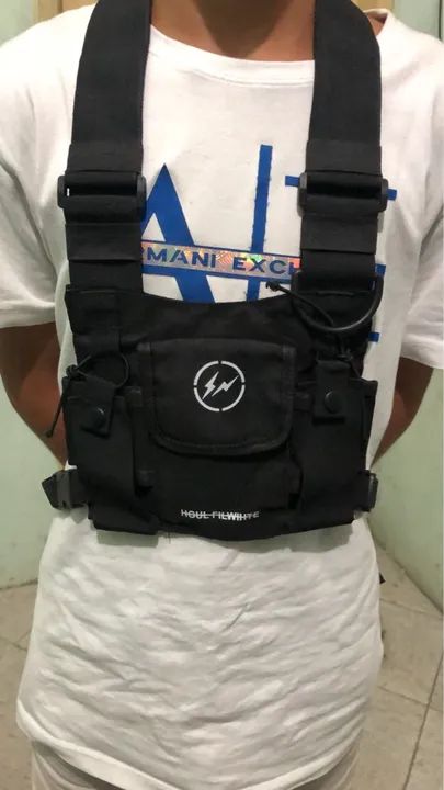 Mochila de Peito Preta  - Estiloso