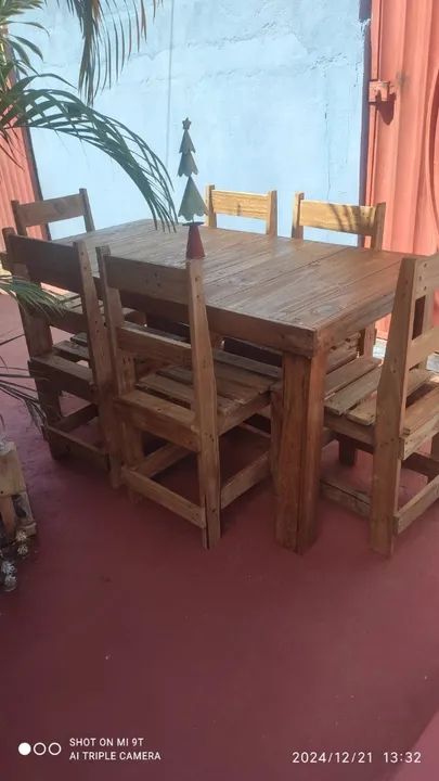 Mesa em Madeira Maçica Pinus Com 6 Cadeiras - Foto 2