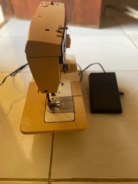 Máquina de Costura Singer 