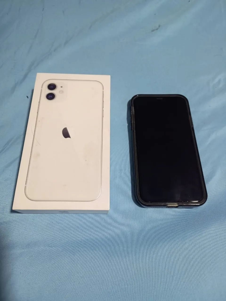 iPhone 11, 128GB único dono, sem detalhes.