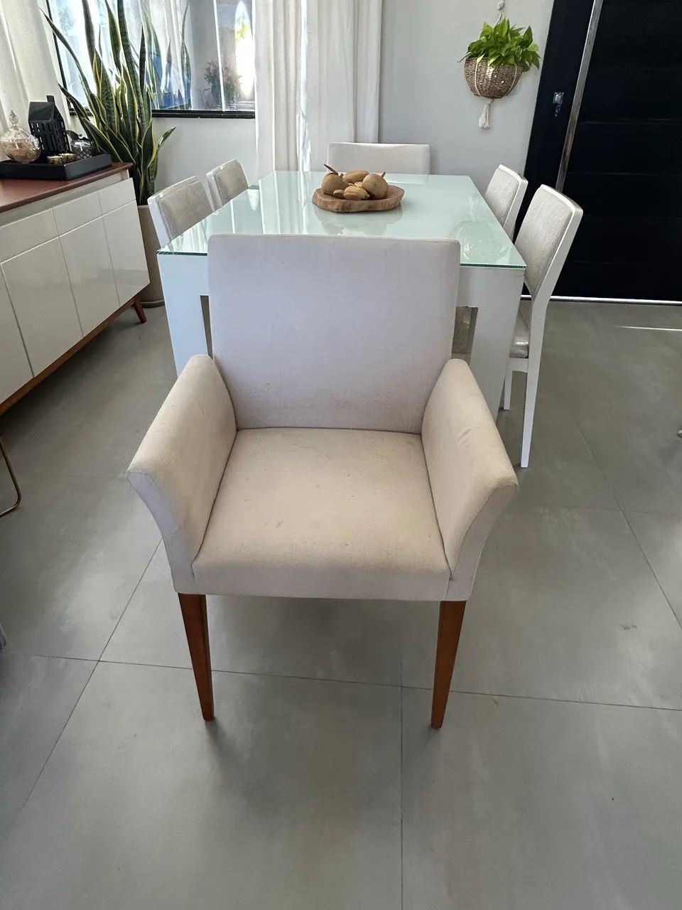 Mesa com 6 cadeiras em madeira  - Foto 4