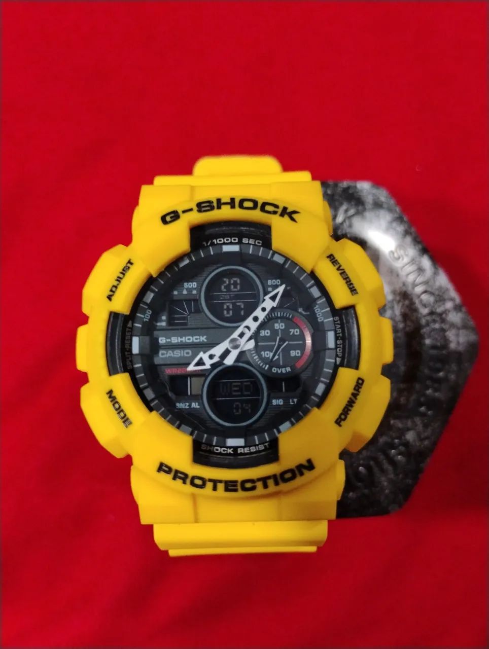 G-shock GA 140 amarelo.