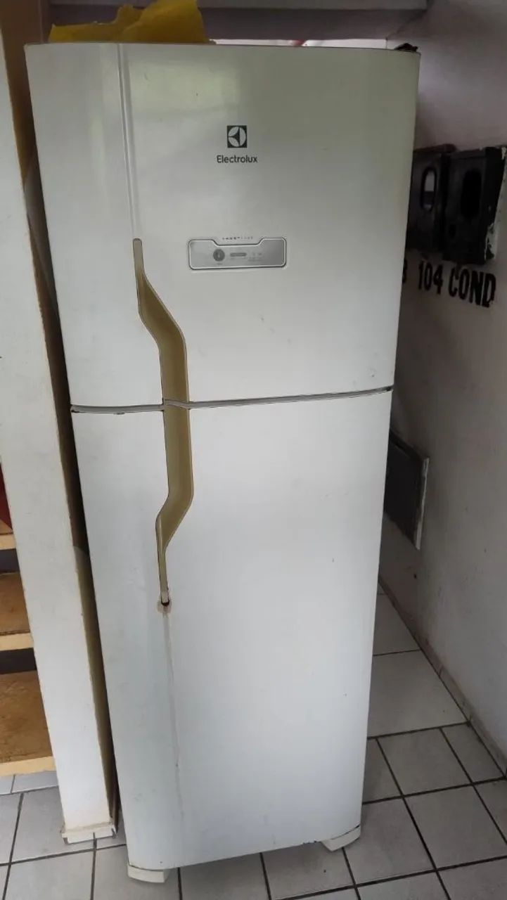 Geladeira parada para retirada de peças  - Foto 3