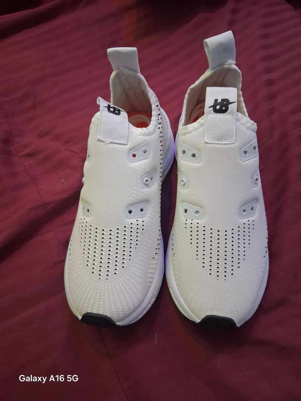 VENDO UM TENIS BRANCO ULTRABONE NOVO 35