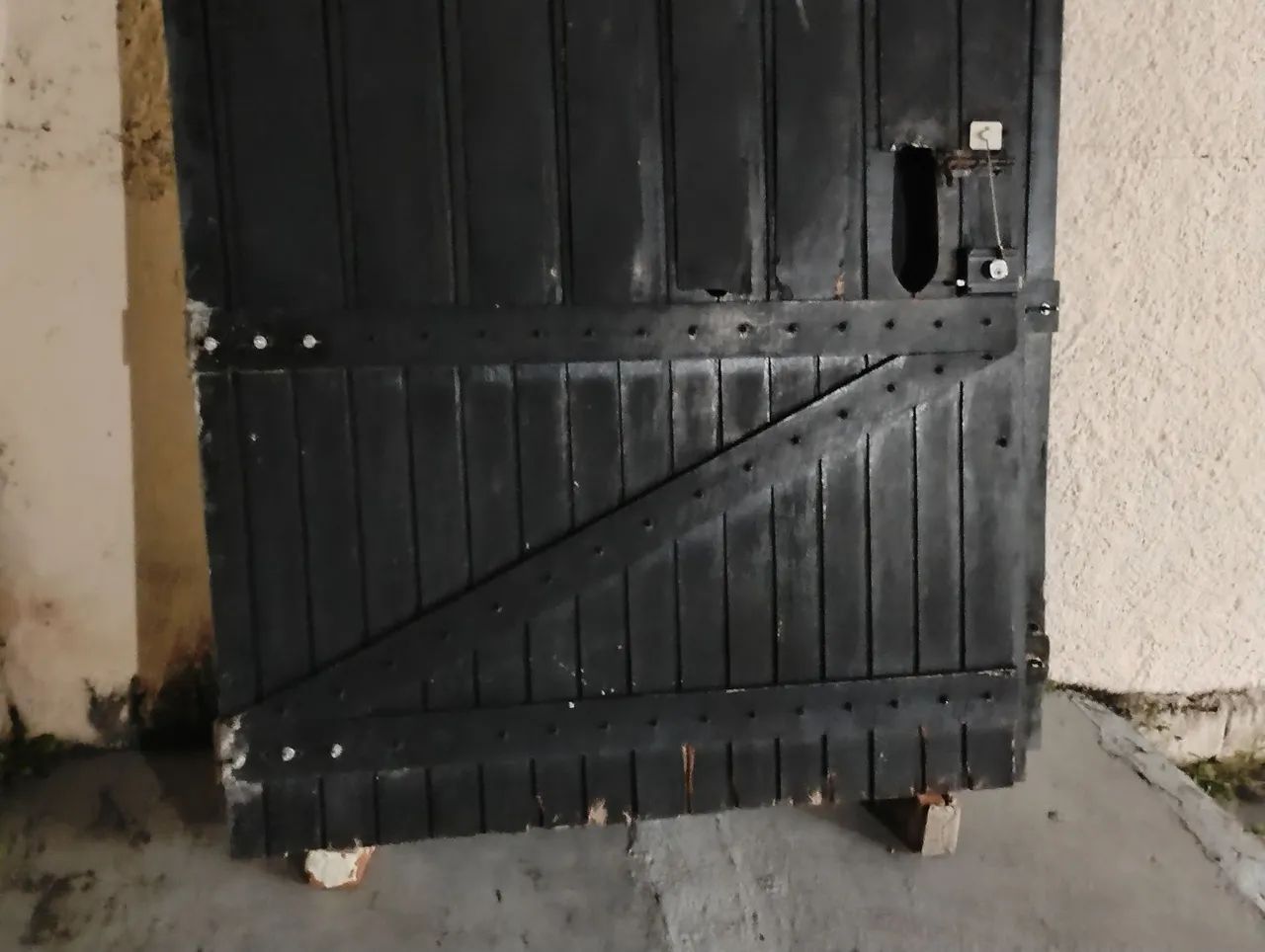 Portão(2,80m por 2,10m) robusto com fechadura nova 2 chaves - Foto 3