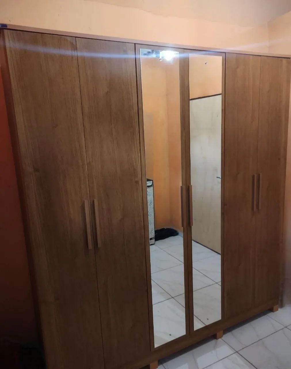 Guarda Roupas 6 Portas com Espelho
