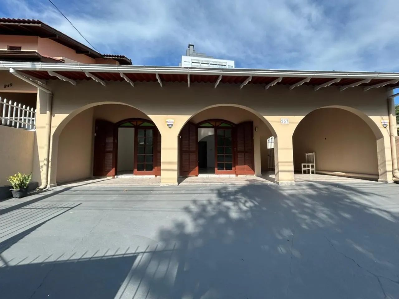 CASA COM 3 DORM. NA TRINDADE - Foto 4