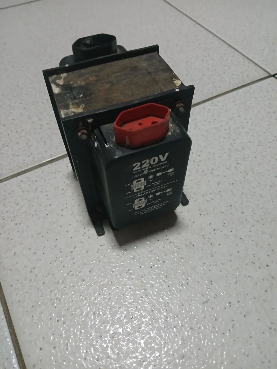 Traz transformador um ar-condicionado.