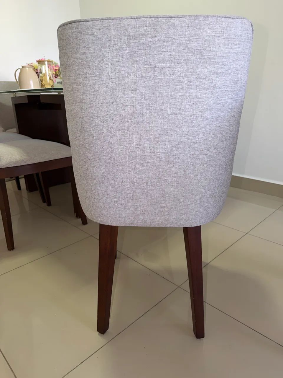 Poltrona para sala de estar, em linho, ideal para um ambiente clean e integrado.  - Foto 3