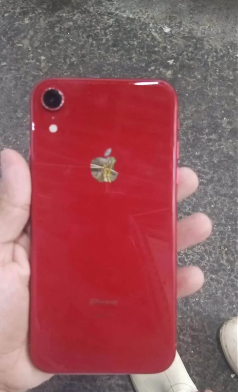 VENDO UM IPHONE XR ( COR VERMELHO )  900 pra colocar preço  - Foto 3