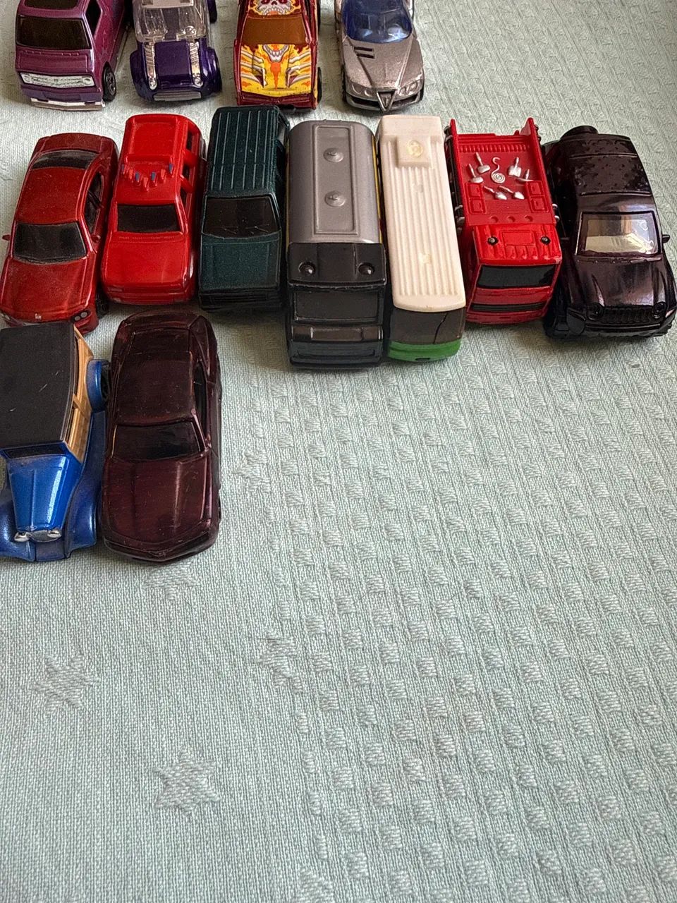 Carrinhos 1/64 - hotwheels e outros  - Foto 3