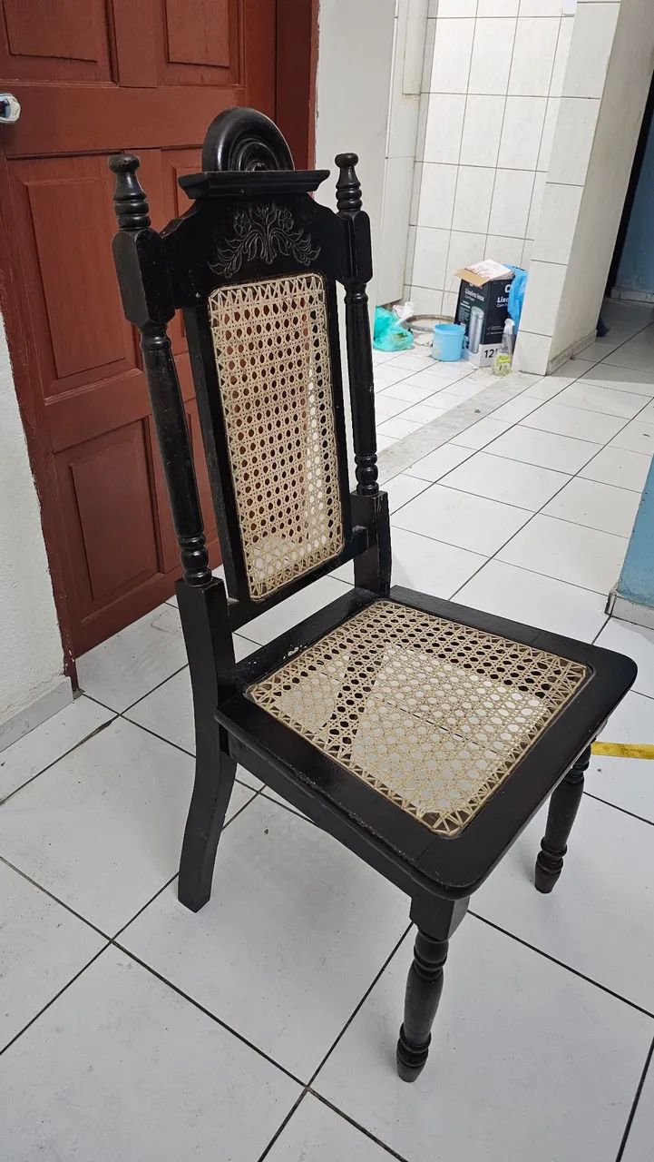 Mesa com 6 cadeiras - Madeira Maciça  - Foto 4