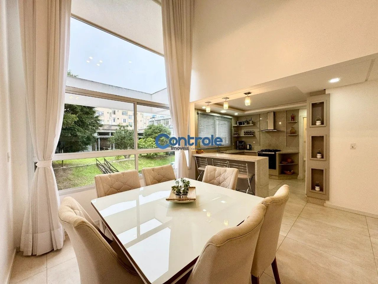 Casa com 3 dormitórios em Coqueiros! - Foto 2