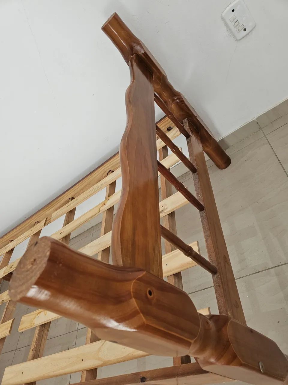 Cama madeira maciça 