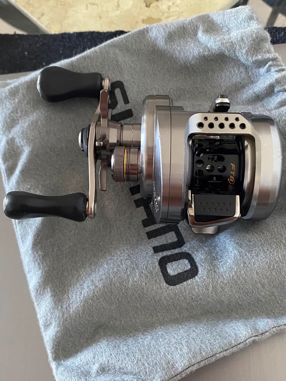 CALCUTTA CONQUEST BFS HG× VARIAL87 Shimano Calcutta Conquest Bfs