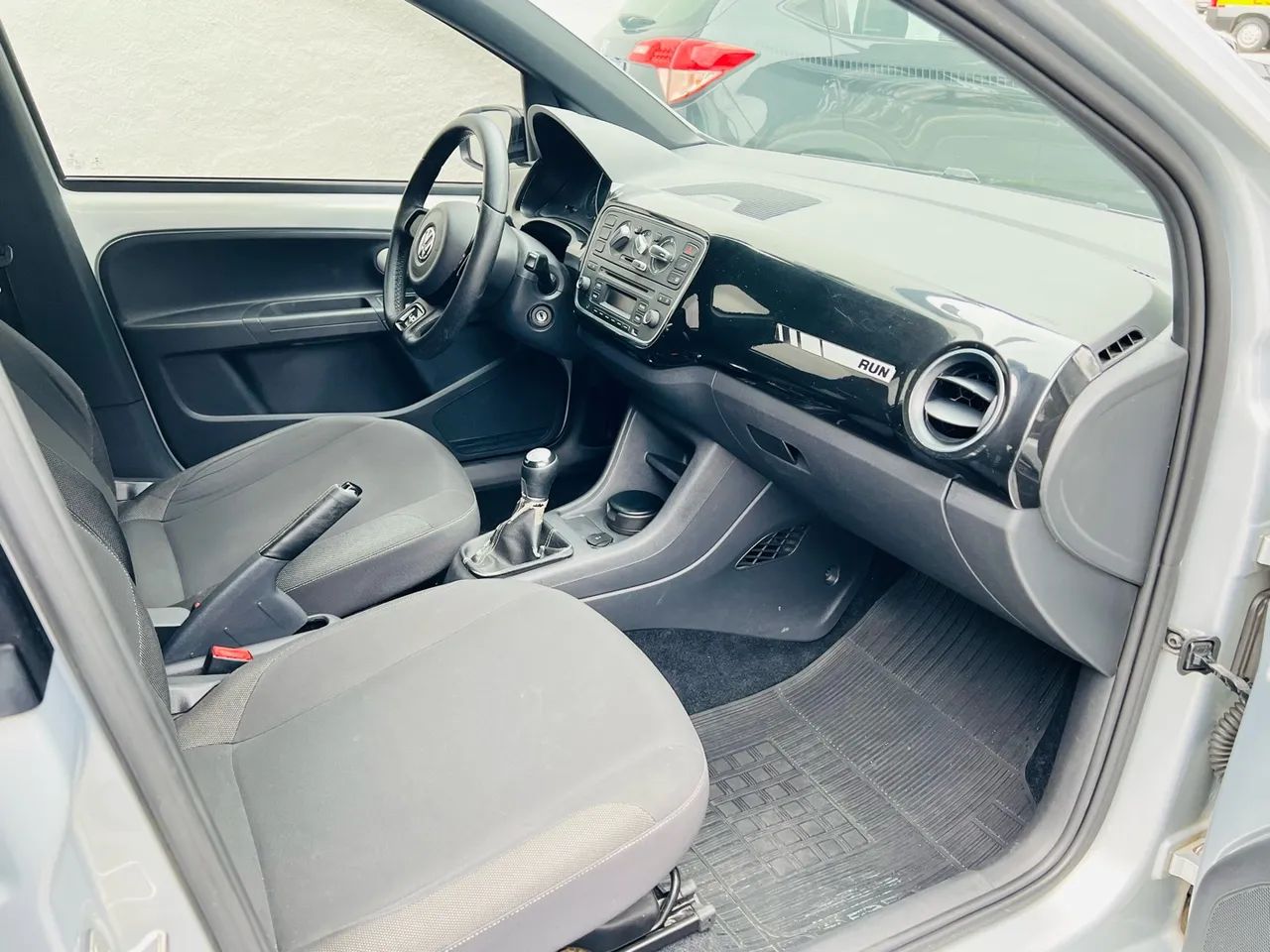 Volkswagen up! Run 1.0 Total Flex 12V 5p, foto 9 de 13