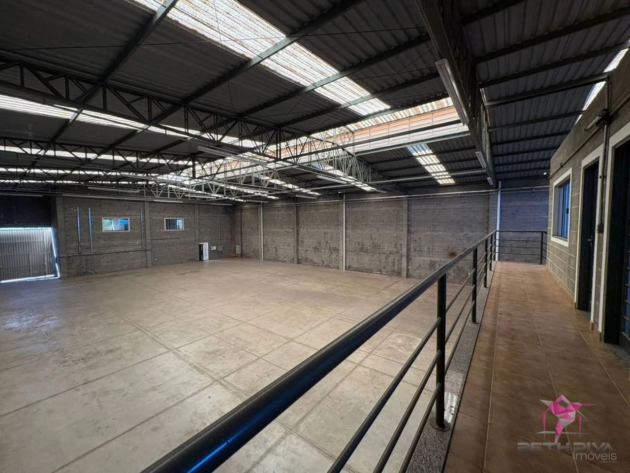 Espaço para Grandes Operações | Barracão Industrial com 1.020 m² - Foto 5