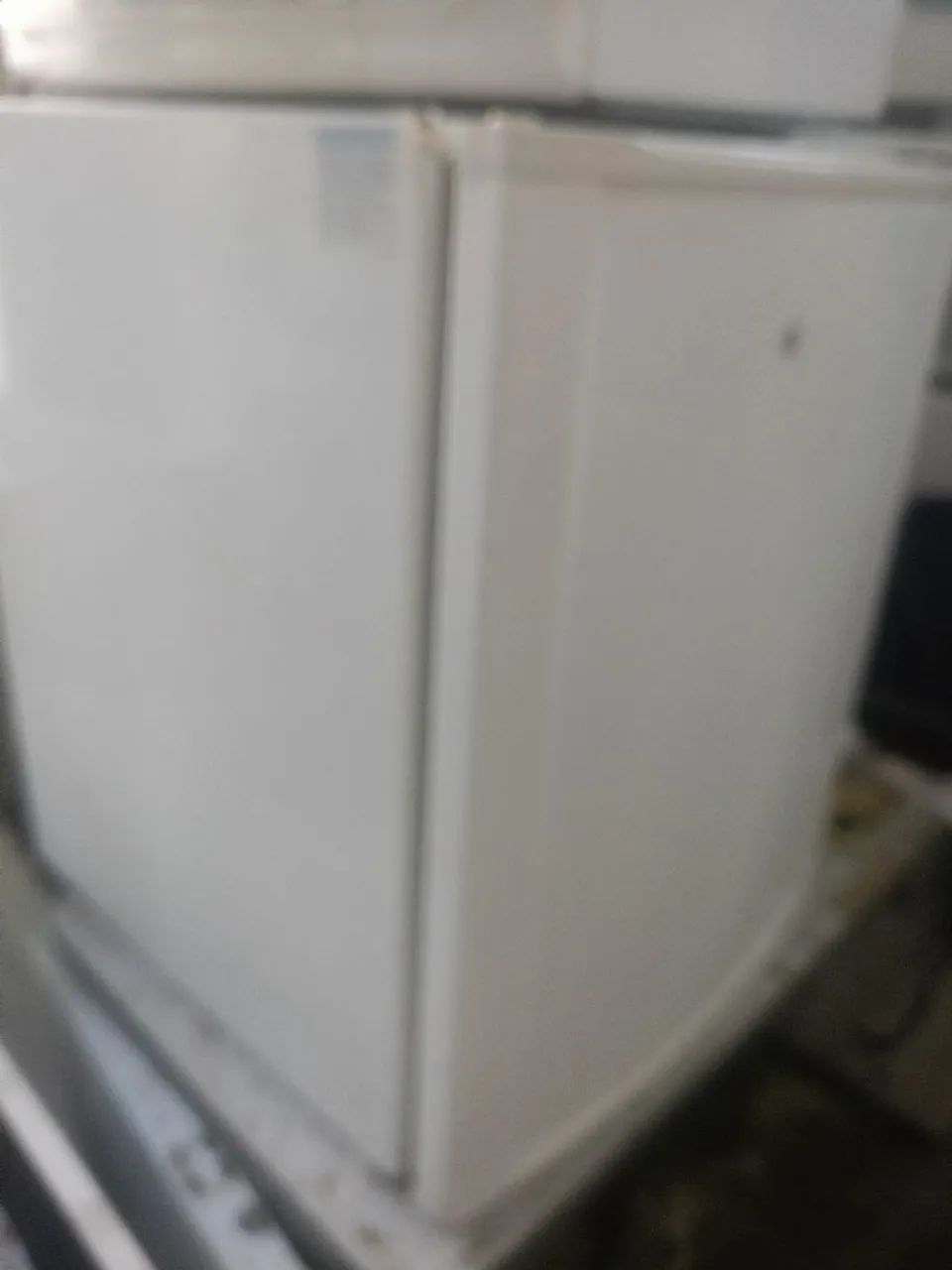Frigobar Eletrolux 80 litros funcionando perfeitamente 127b