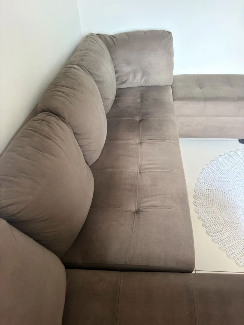 Sofá de canto em U com chaise - suede marrom - Foto 3