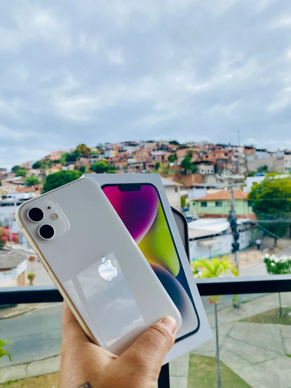 iPhone 11 128g com caixa  - Foto 2