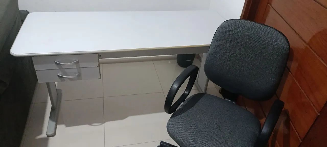 Mesa de escritório e cadeira  - Foto 2