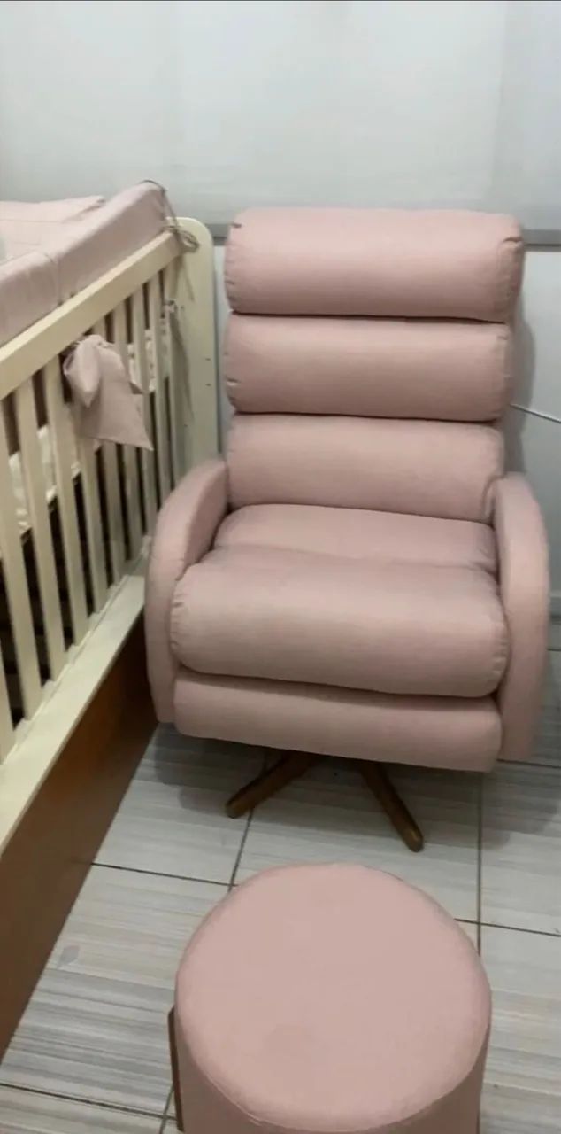 Poltrona de amamentação de balanço com Puff