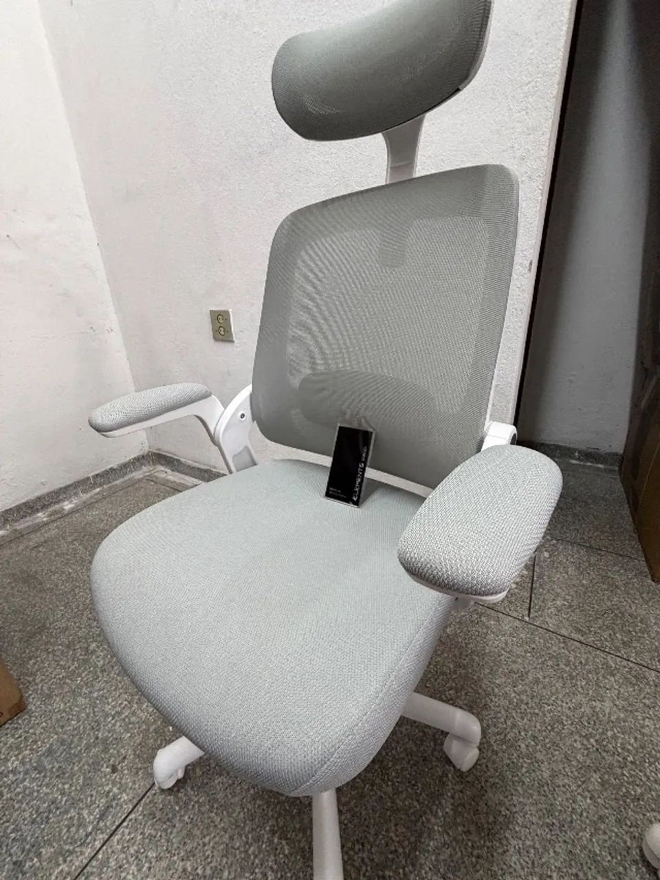 Cadeira Astra Cinza e Branco Elements - Foto 5