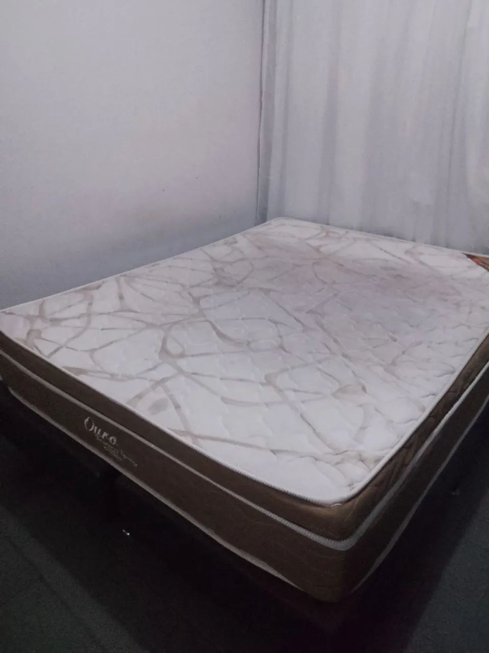 Cama Queen com box e colchão  - Foto 2