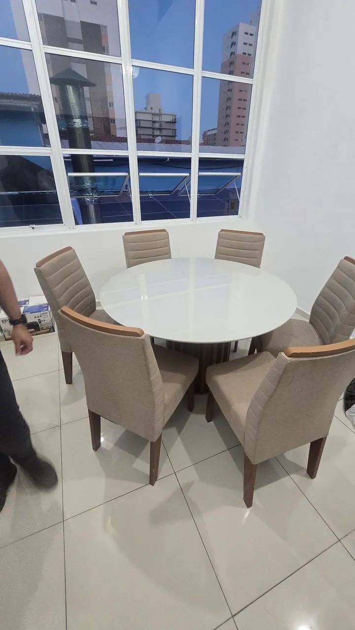 Mesa Redonda com Cadeiras