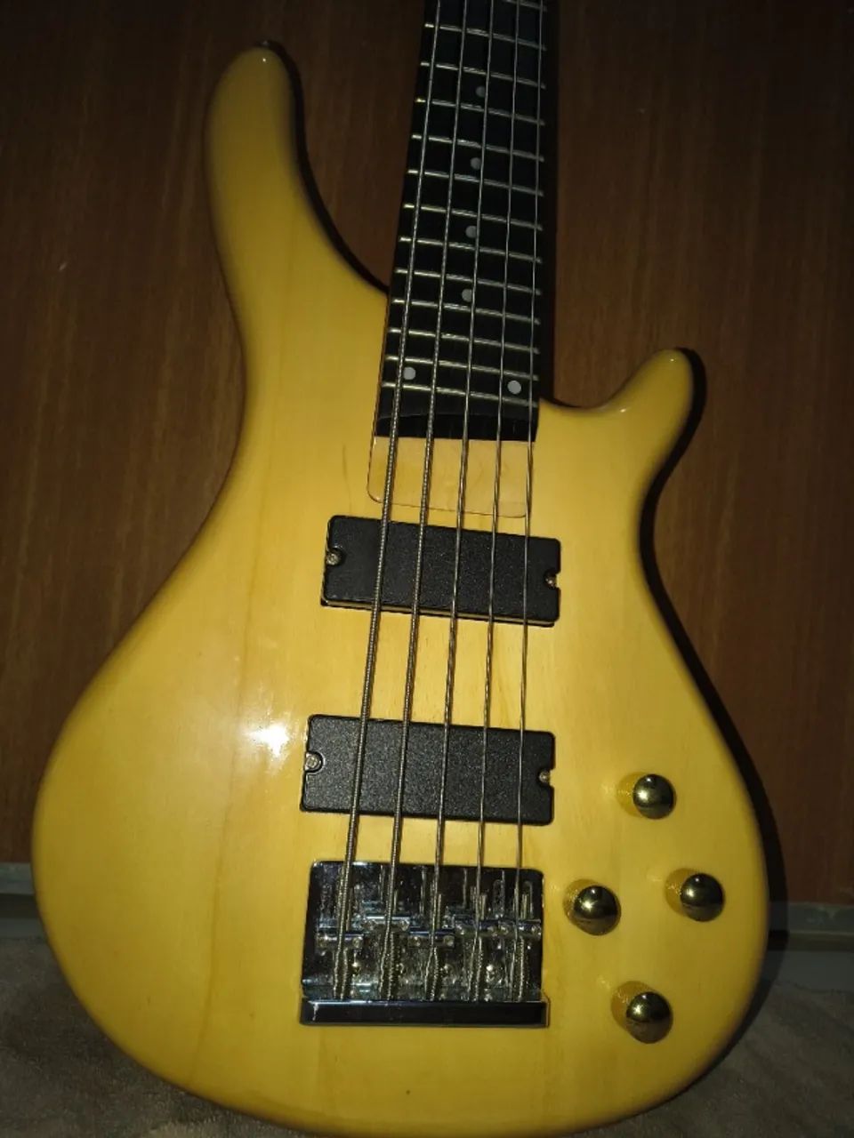 Contra baixo Gianini , Ativo, 5 cordas ,  no Blindado,   Com um som perfeito ,  4 kinob, - Foto 6