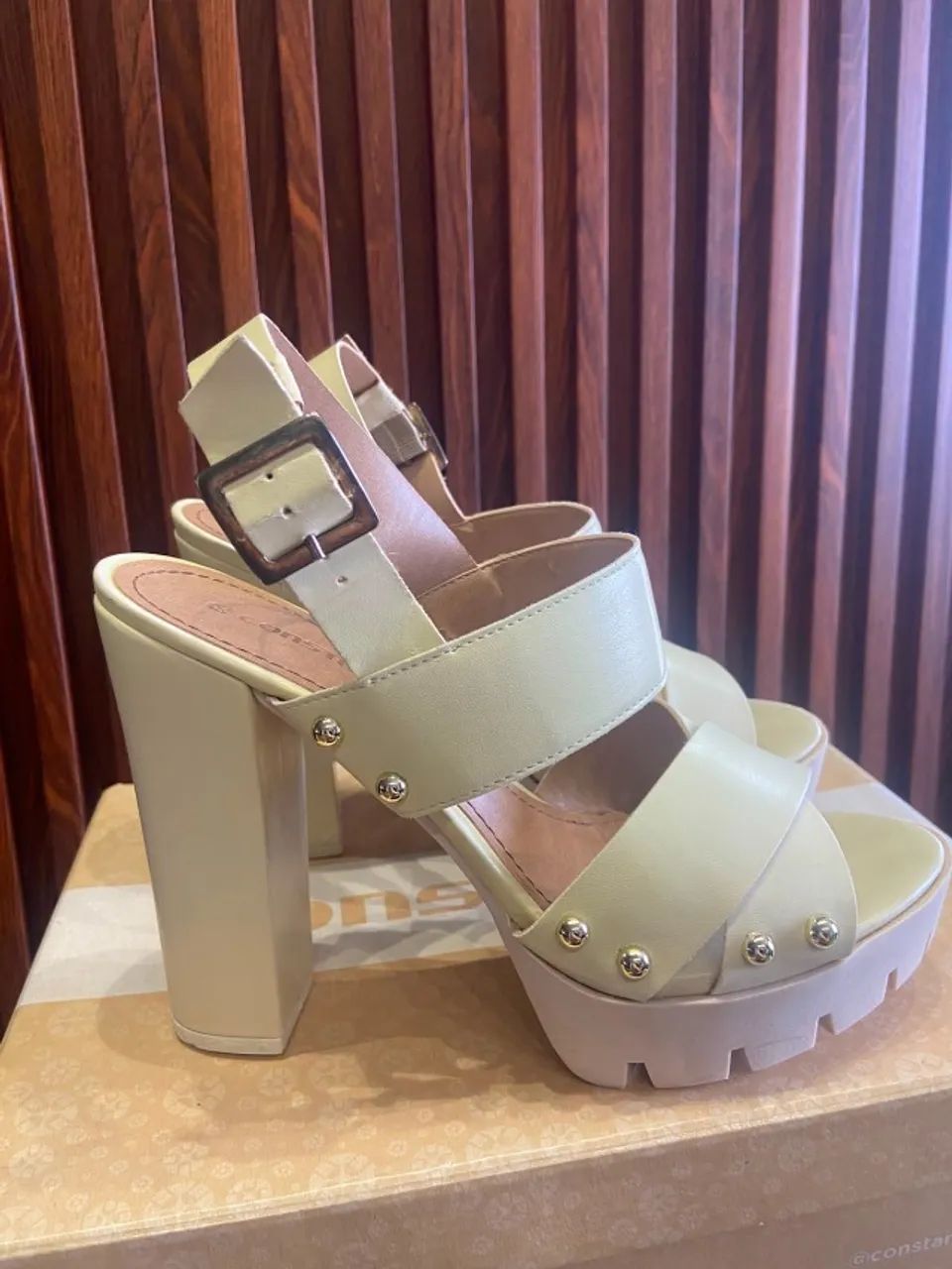Sandália Constance salto bloco Tratorada Off-White