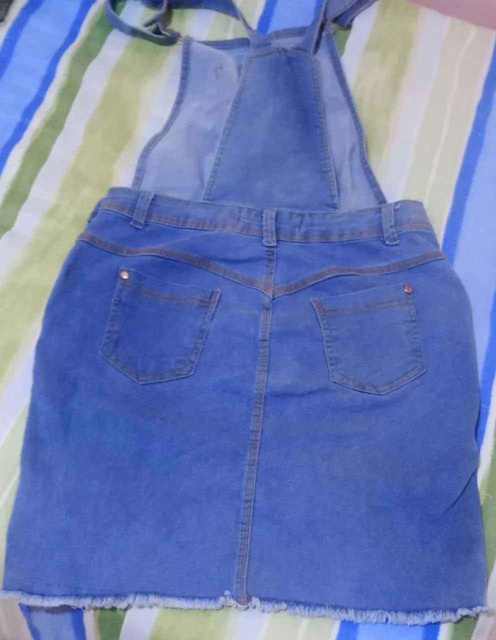 Jardineira jeans  - Foto 2