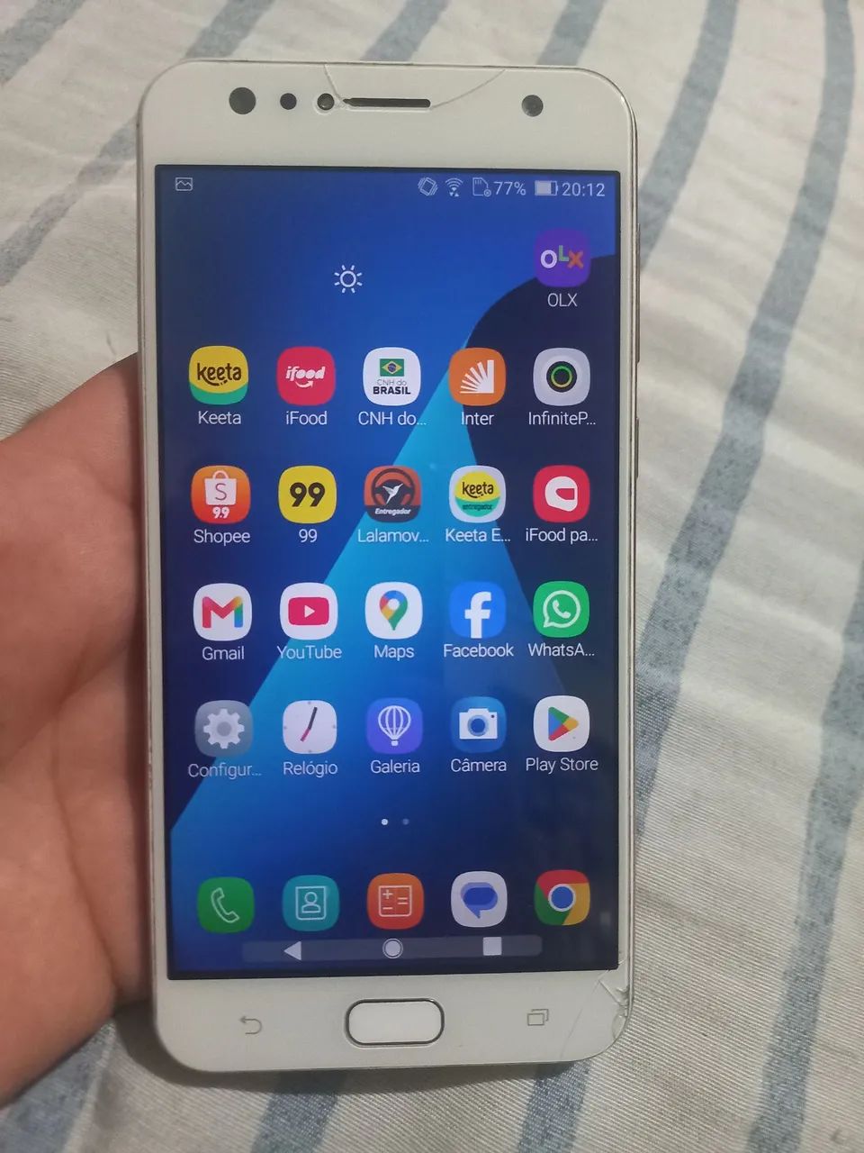 Asus zenfone 4 selfie com detalhe 