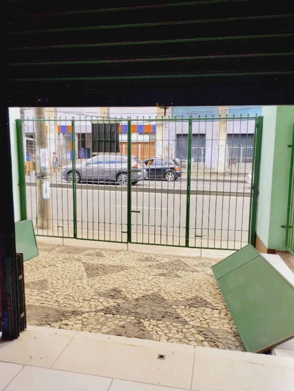 Alugo 2( duas) lojas, frente da rua principal, cada uma com 162 m2 - Foto 2