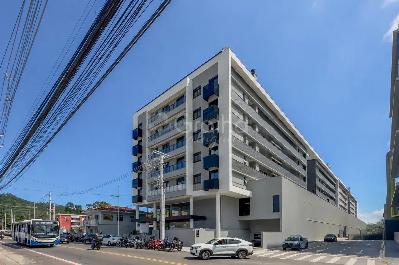 2 quartos, semimobiliado no Saco Grande