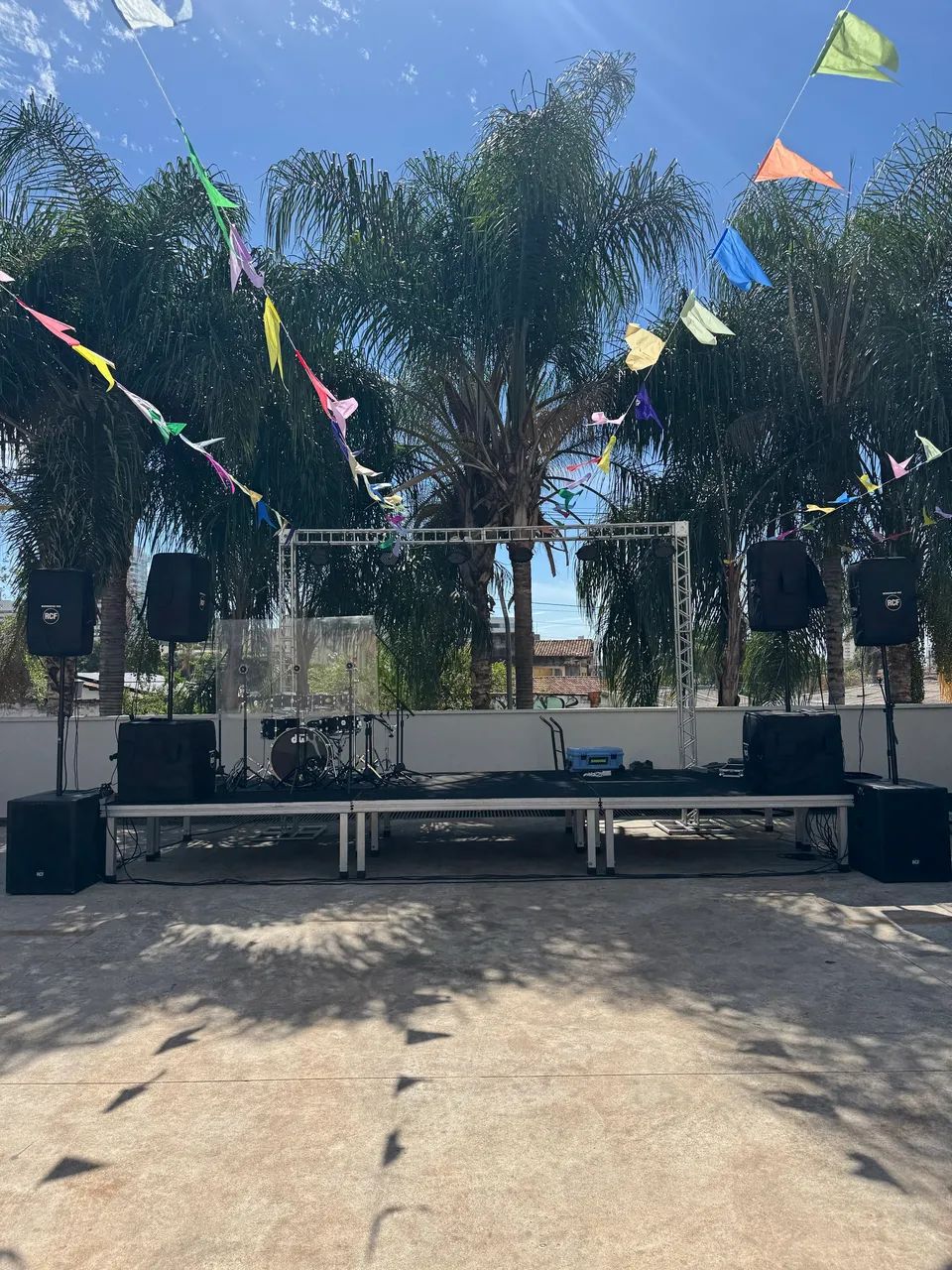 Estrutura de som luz e palco para comentos aniversários pequenos e grande - Foto 2
