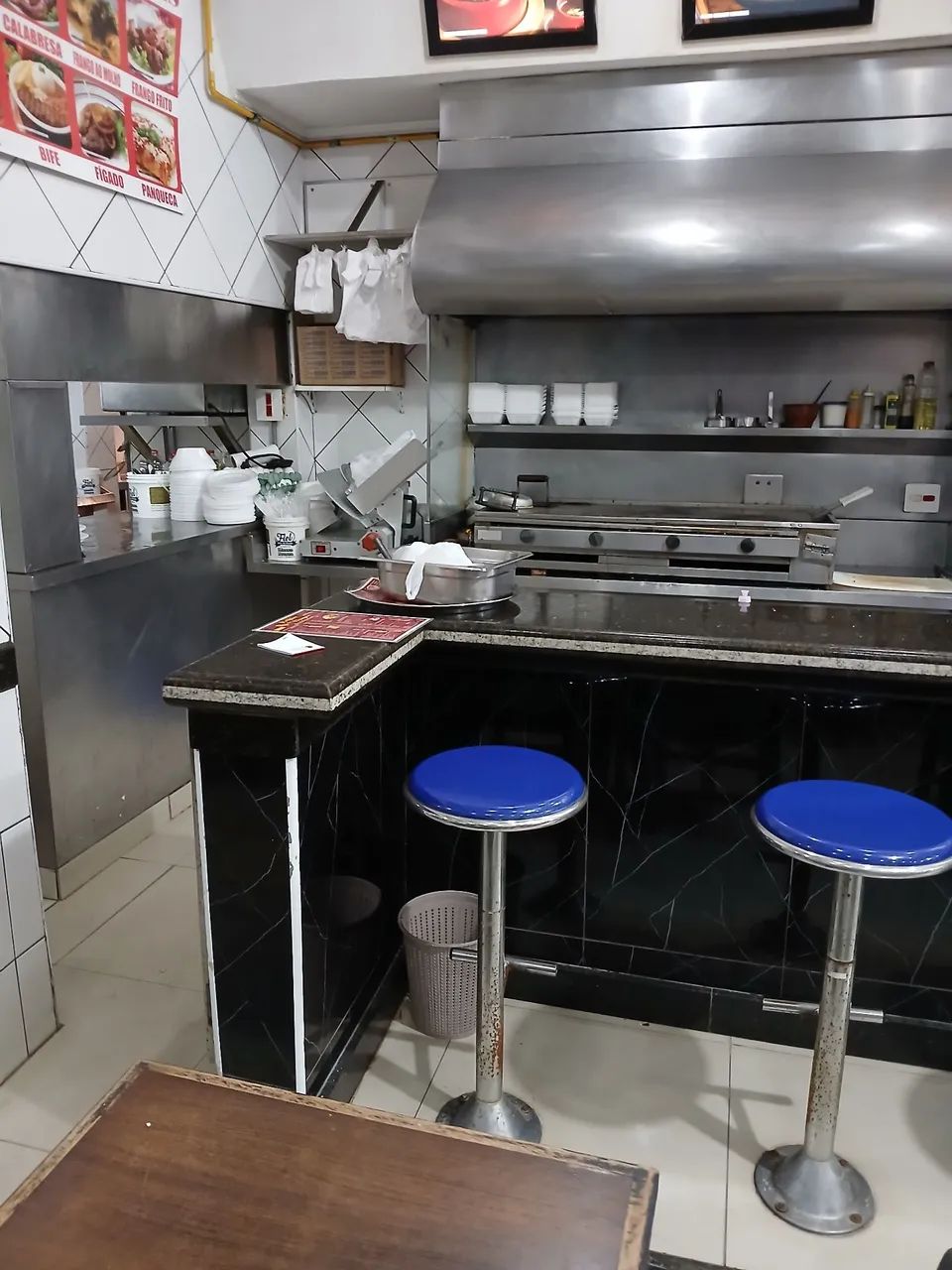 Temos vagas para cozinheiro e ajudante de cozinha