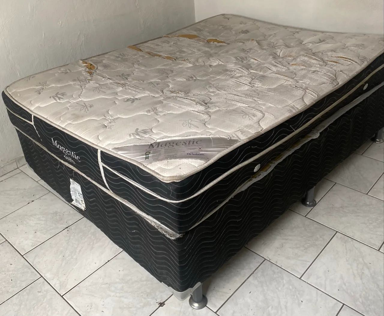 Cama Box de Casal Usada