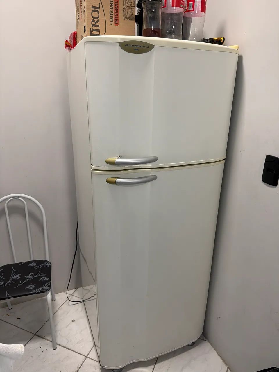 Geladeira funciona qnd quer