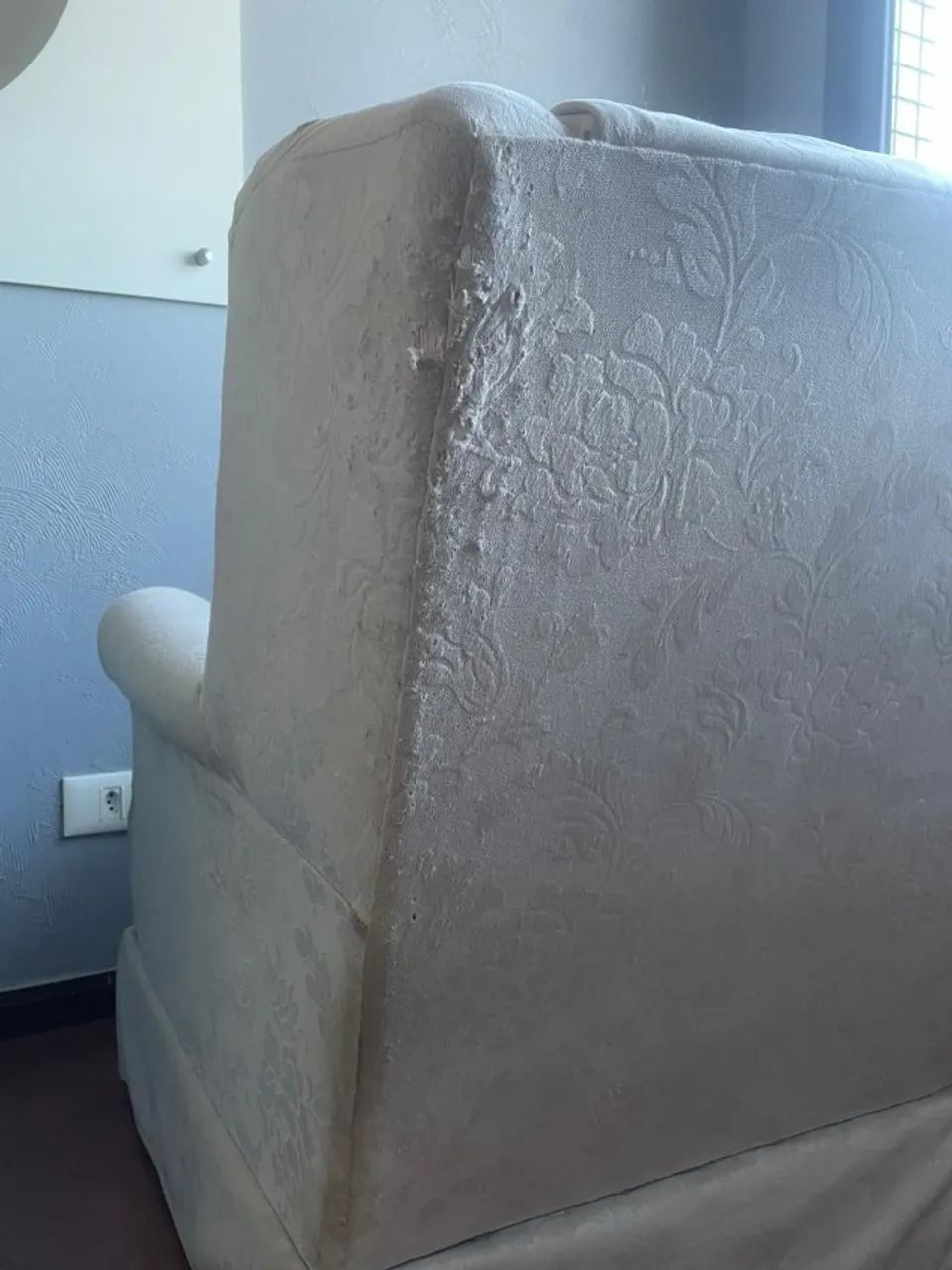 Very Comfortable Reading Armchair446558830131292163