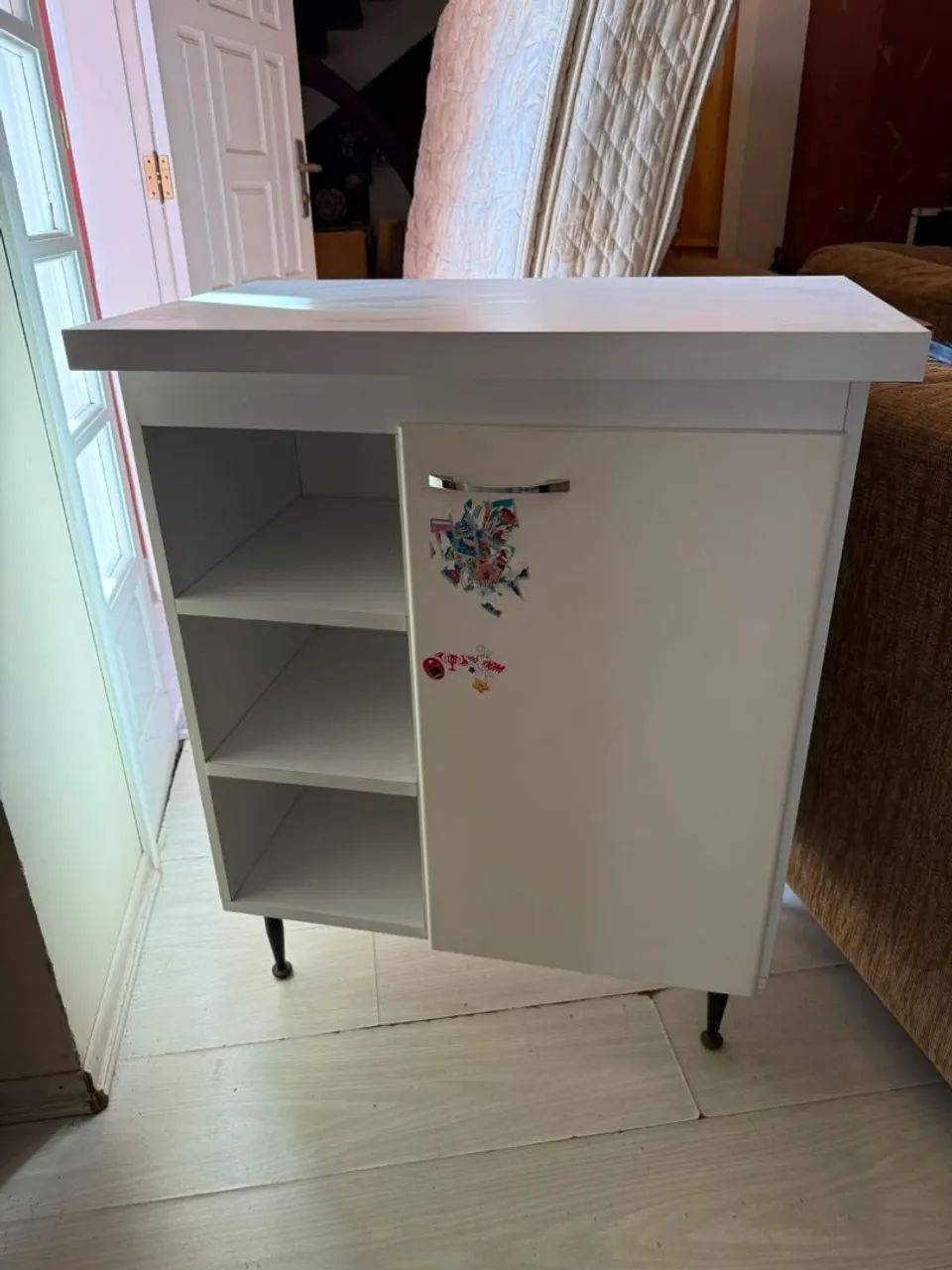 Armário Multiuso Branco com Nichos - Bom Estado