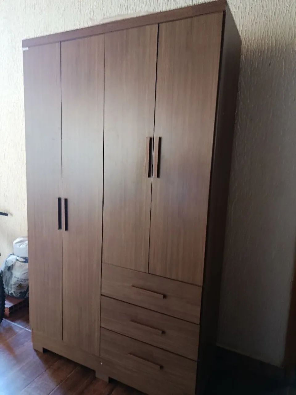 Porta de blindex e guarda roupa