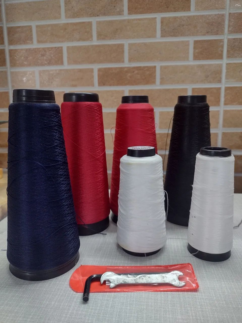 Máquina de costura overlock  - Foto 4