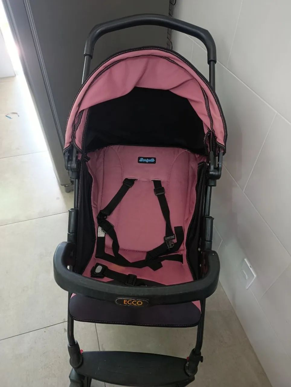 Vendo carrinho de bebê e bebê conforto com base  - Foto 3