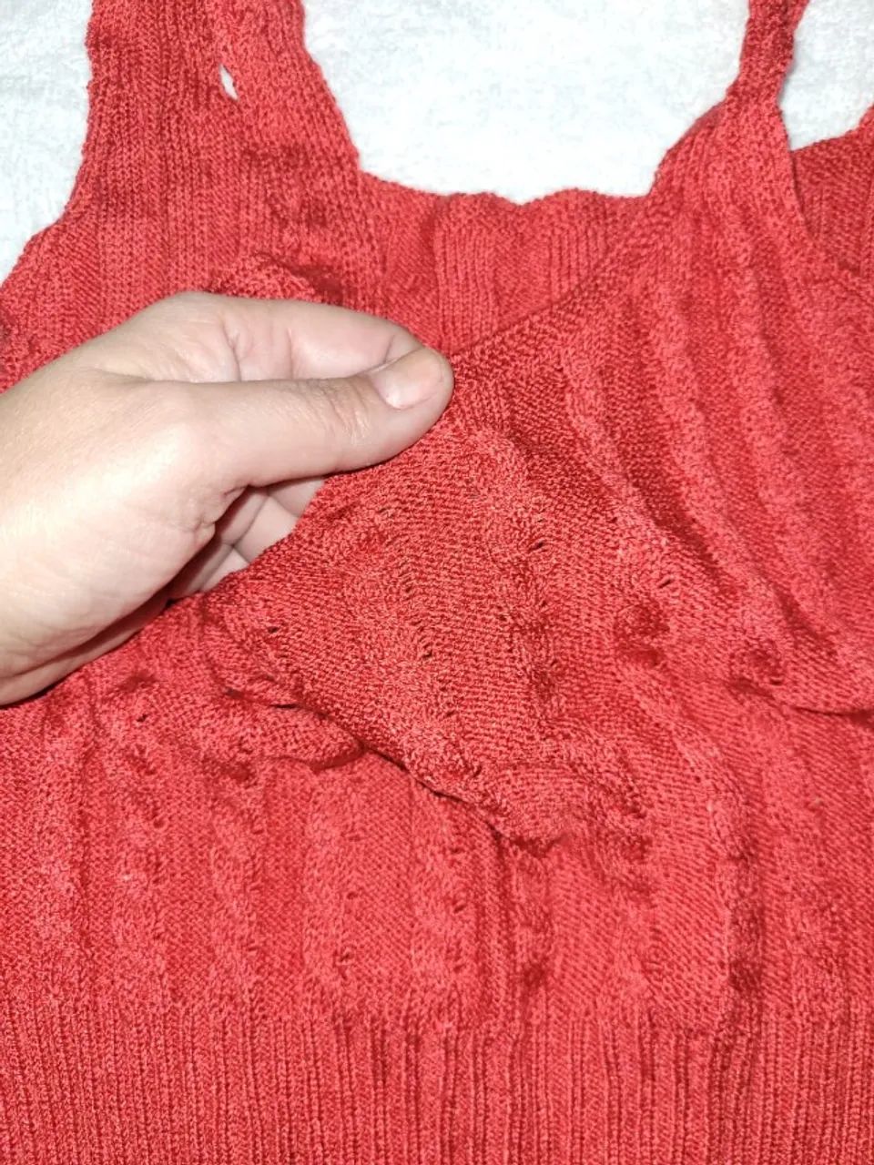 Cropped de Tricô Vermelho com Alças - Darlene Lima - Foto 3