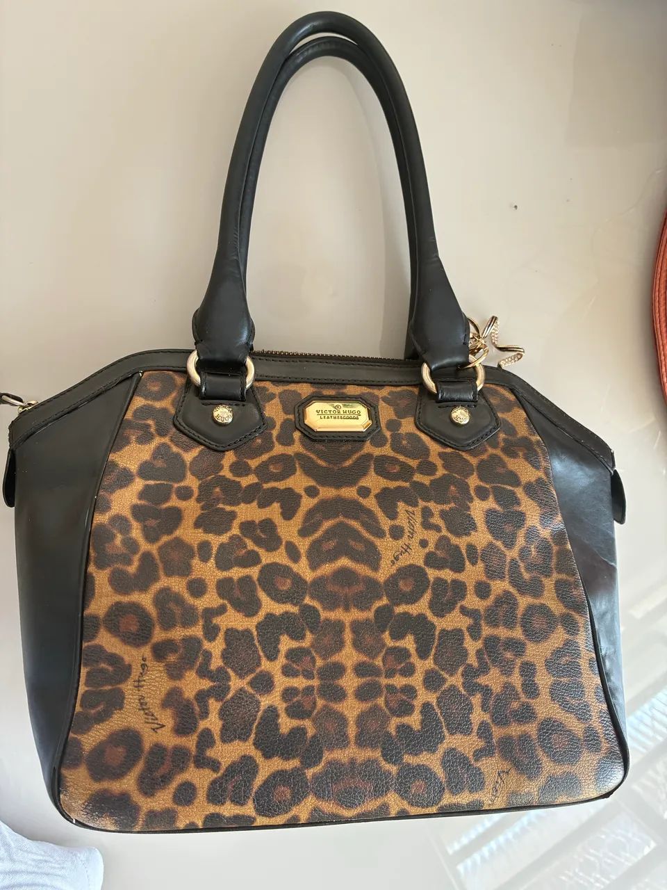 Bolsa couro de leopardo Victor Hugo - Foto 4