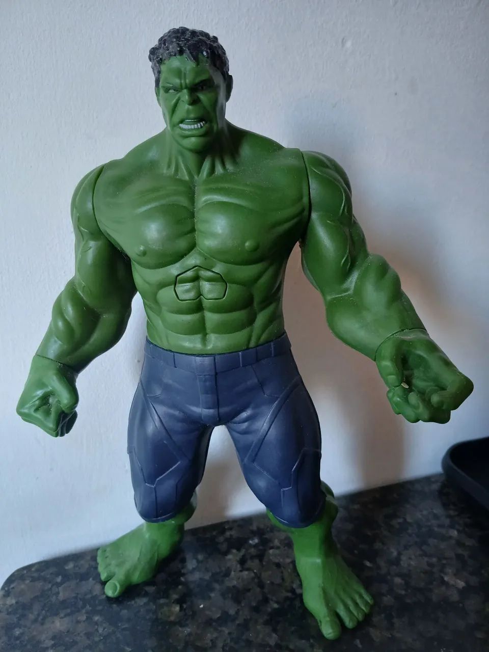 Boneco Hulk. Tamanho 13 cm 